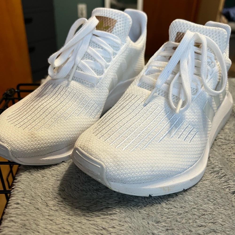 adidas Swift run sneaker